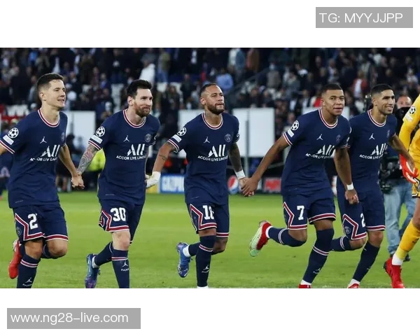 欧冠经典对决：里昂逆转巴黎圣日耳曼精彩瞬间回顾与数据分析