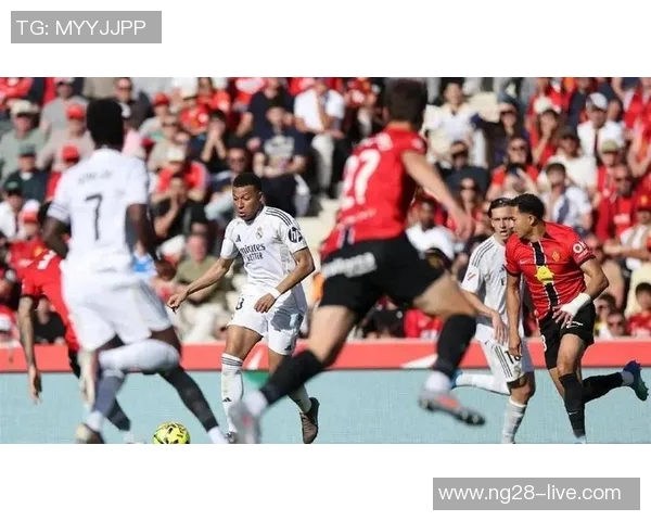 友谊赛精彩对决皇马与利物浦1比1平局绝杀瞬间引发全场狂欢